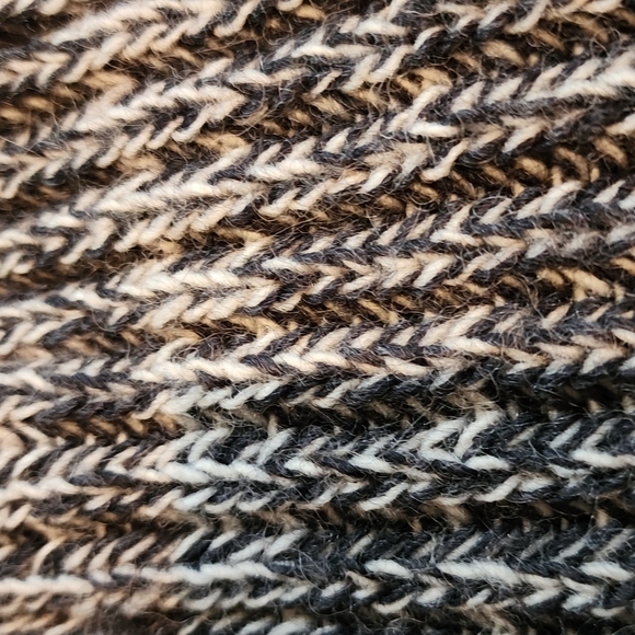 Orb toque grey/black knit.  Acrylic and wool blend. - Picture 2 of 4